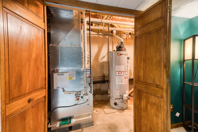 $360,000 | 230 White Oak Way, Torrington, CT 06790