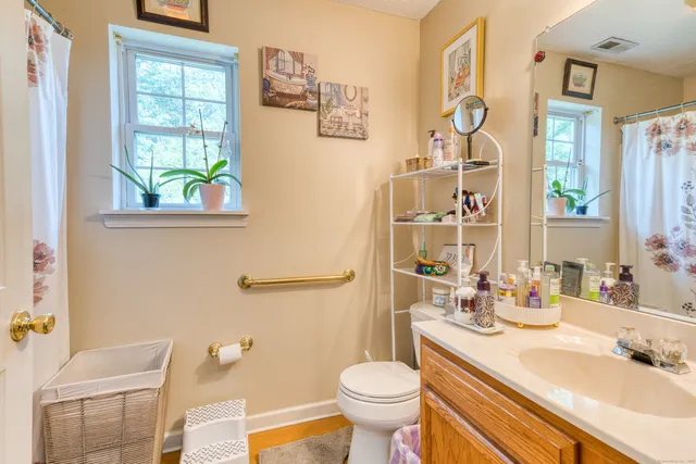 $360,000 | 230 White Oak Way, Torrington, CT 06790