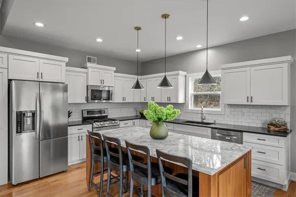 $749,000 | 6927 Glenn Lane, Parkville, MO 64152