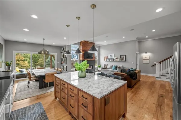 $749,000 | 6927 Glenn Lane, Parkville, MO 64152