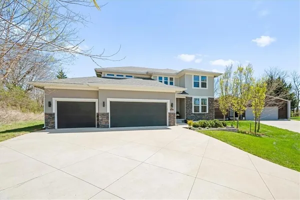 $749,000 | 6927 Glenn Lane, Parkville, MO 64152