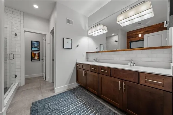 $749,000 | 6927 Glenn Lane, Parkville, MO 64152