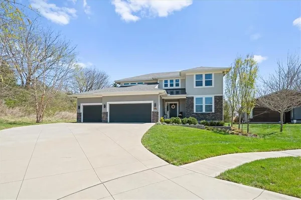 $749,000 | 6927 Glenn Lane, Parkville, MO 64152
