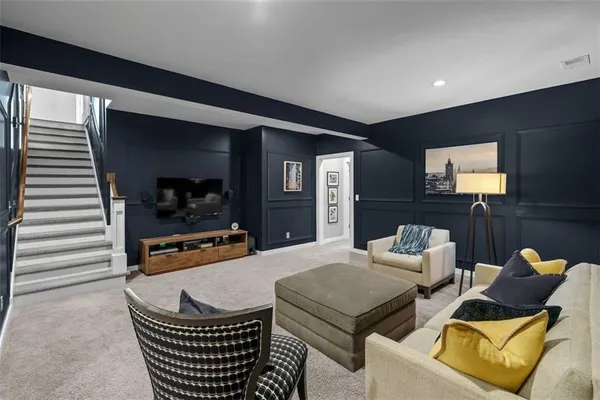 $749,000 | 6927 Glenn Lane, Parkville, MO 64152