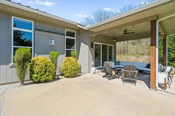$749,000 | 6927 Glenn Lane, Parkville, MO 64152