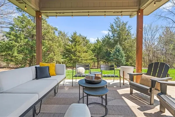 $749,000 | 6927 Glenn Lane, Parkville, MO 64152