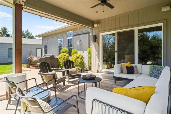 $749,000 | 6927 Glenn Lane, Parkville, MO 64152