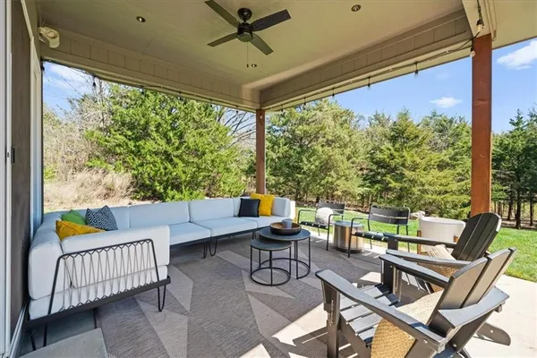 $749,000 | 6927 Glenn Lane, Parkville, MO 64152