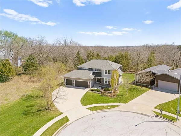 $749,000 | 6927 Glenn Lane, Parkville, MO 64152