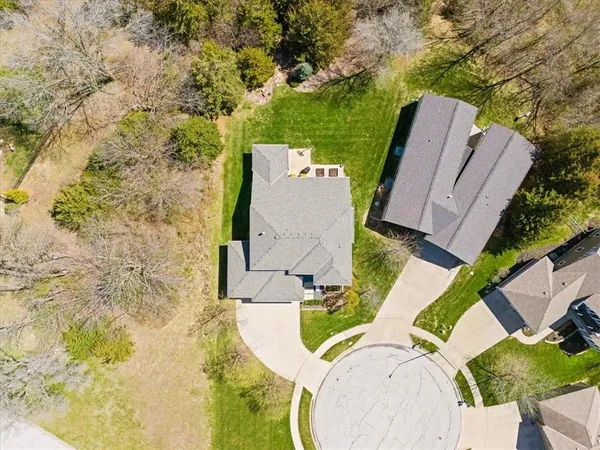 $749,000 | 6927 Glenn Lane, Parkville, MO 64152