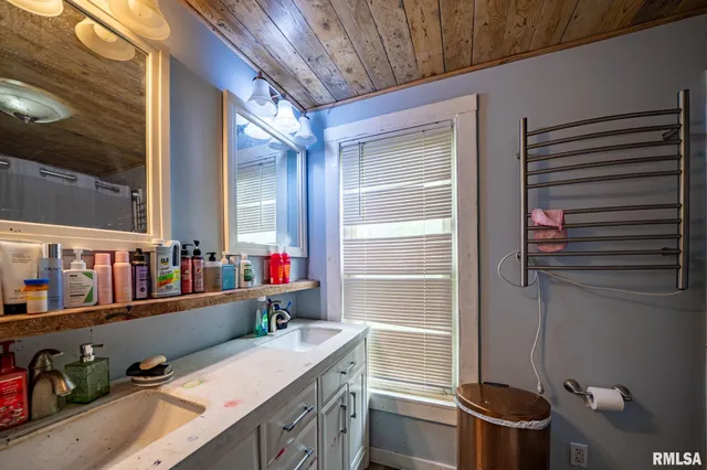 $69,900 | 128 West Spruce Street, Canton, IL 61520