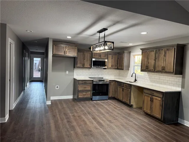 $269,500 | 105 West Arctic Street, Kingsville, MO 64061