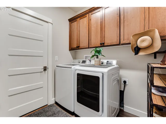 $447,500 | 4576 Romy Court, Eugene, OR 97402