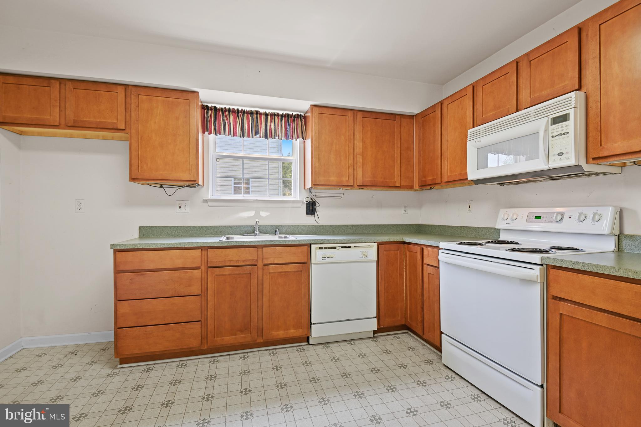 1318 Bay Ridge Avenue Annapolis, MD 21403 - Photo 11 of 41 Kitchen with Tons of Storage!