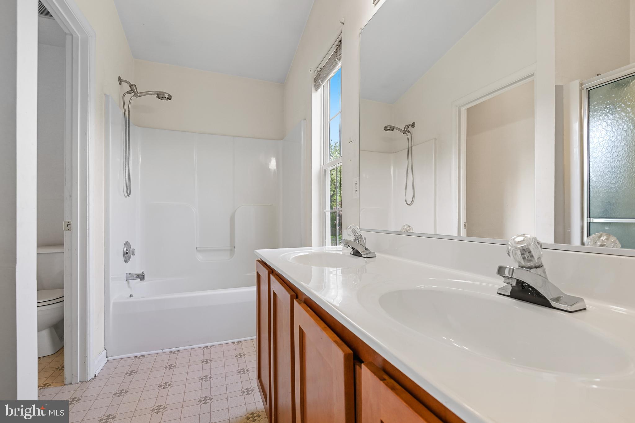 1318 Bay Ridge Avenue Annapolis, MD 21403 - Photo 22 of 41 Primary En Suite Bathroom