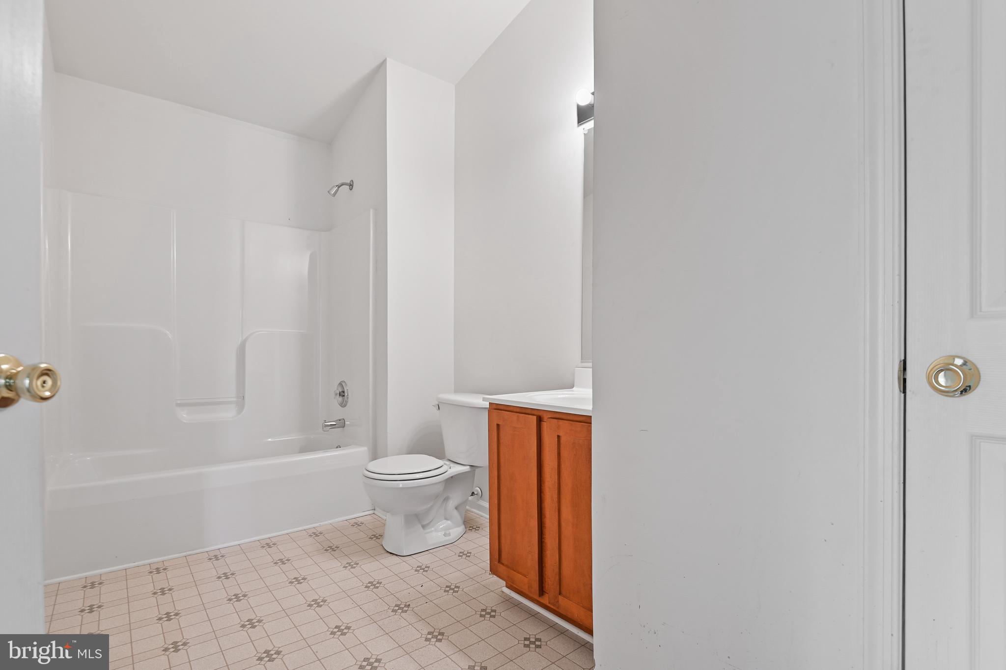 1318 Bay Ridge Avenue Annapolis, MD 21403 - Photo 26 of 41 Upstairs Hall Bathroom