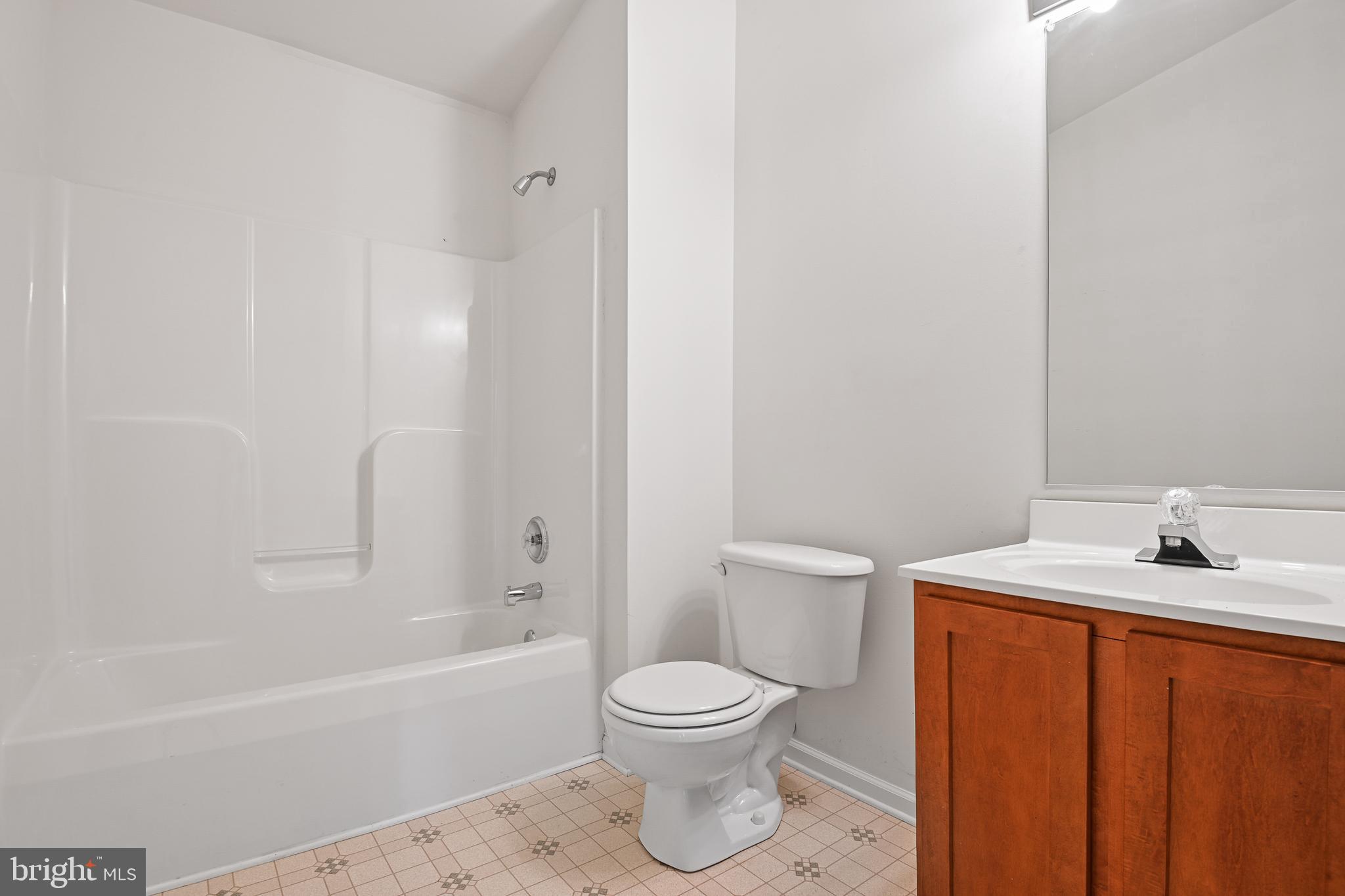 1318 Bay Ridge Avenue Annapolis, MD 21403 - Photo 27 of 41 Upstairs Hall Bathroom