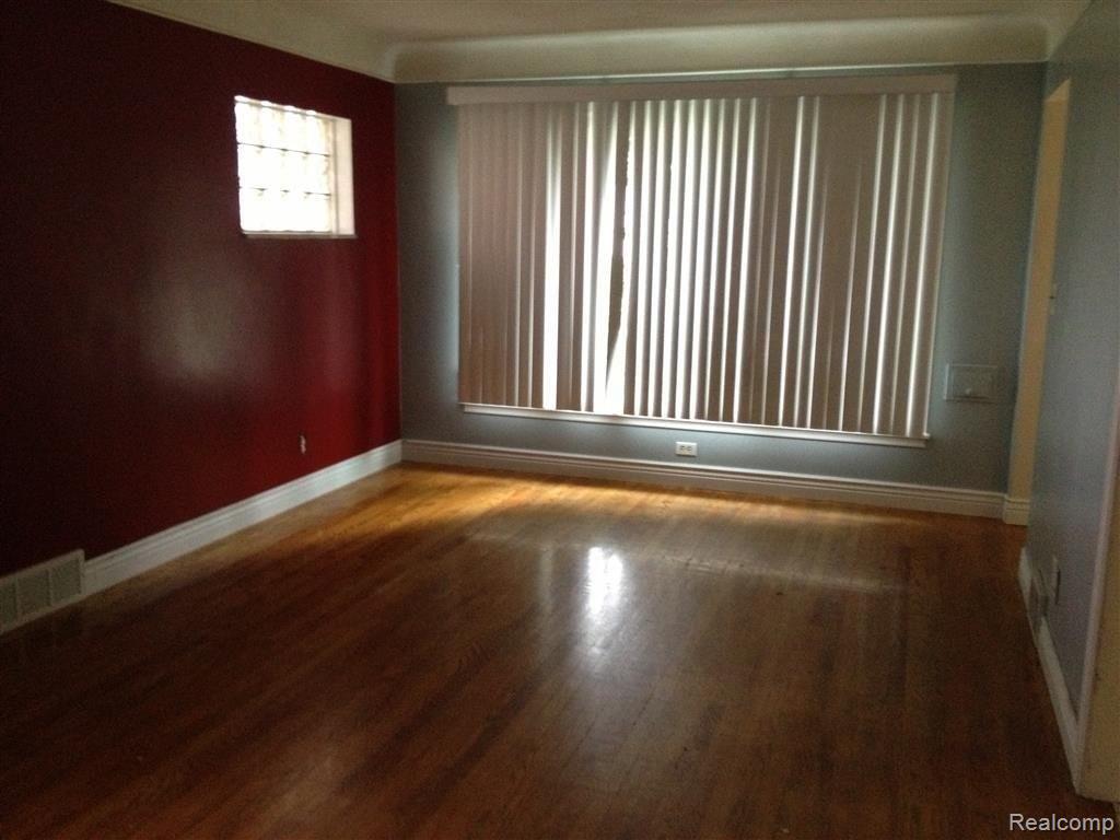 15724 Charles R Avenue Eastpointe, MI 48021 - Photo 7 of 14 Living Room