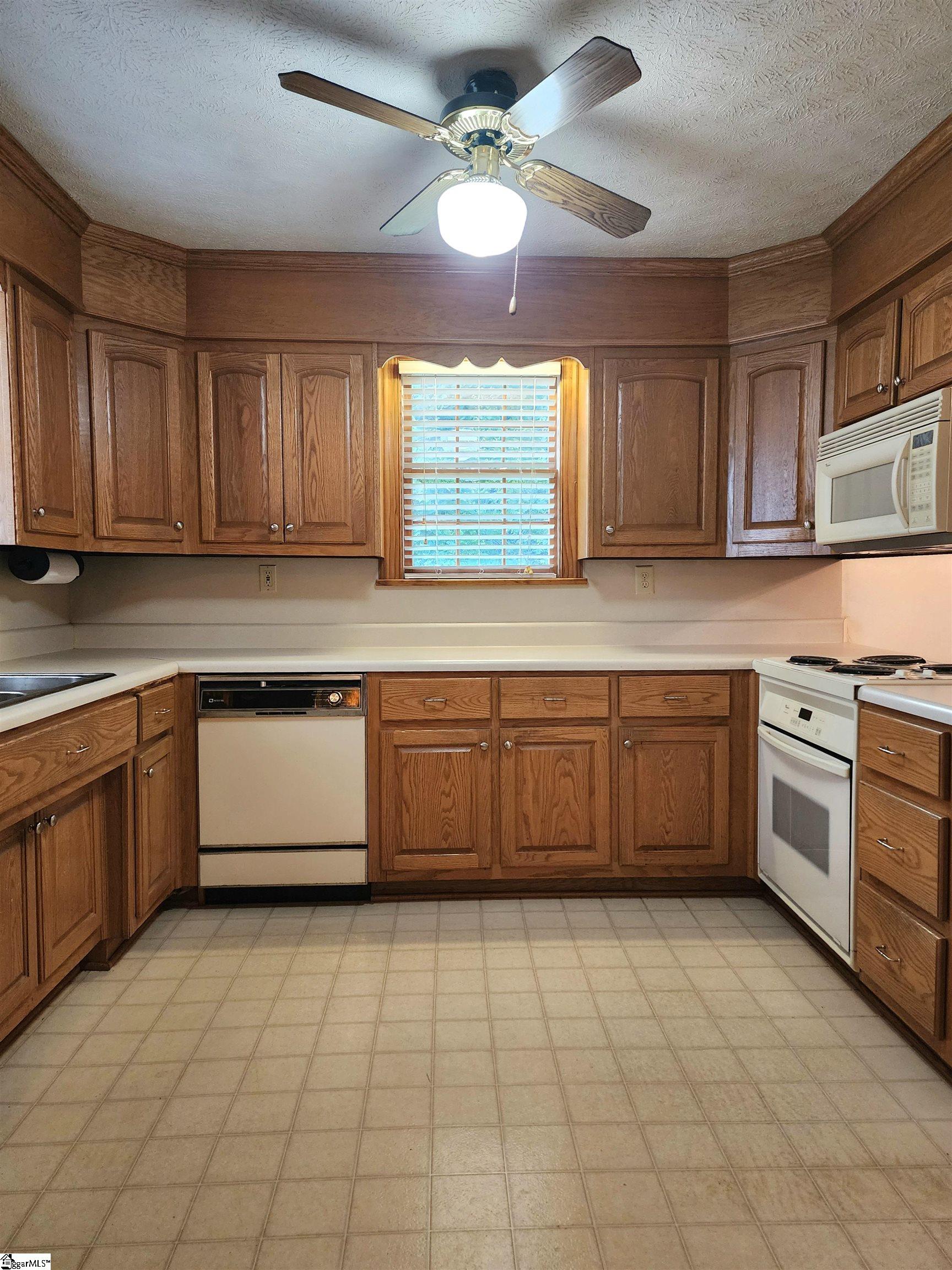 210 Tindal Road Greenville, SC 29617 - Photo 3 of 10 Gallery Image 3