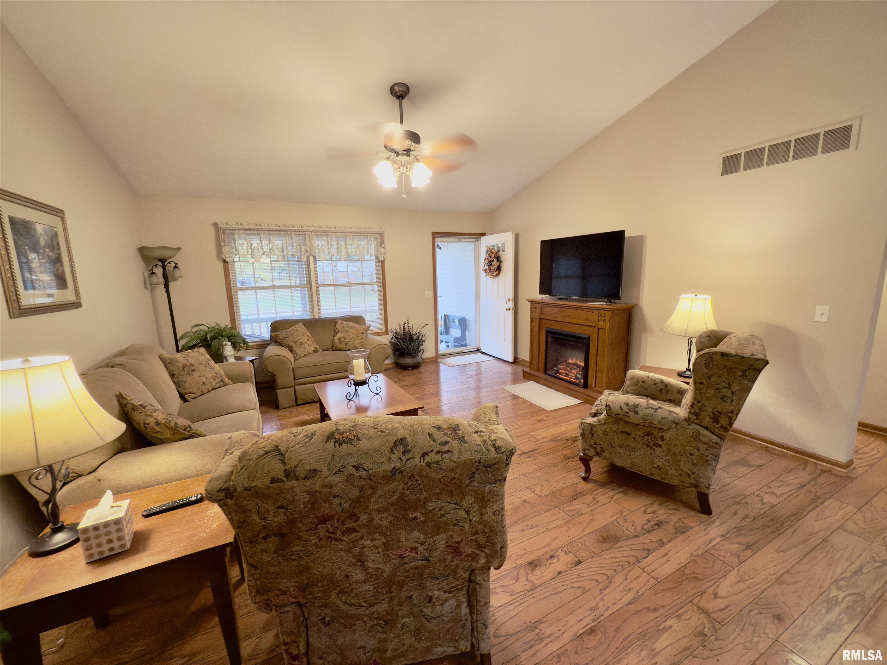 319 3rd Avenue Hampton, IL 61256 - Photo 3 of 28 Gallery Image 3
