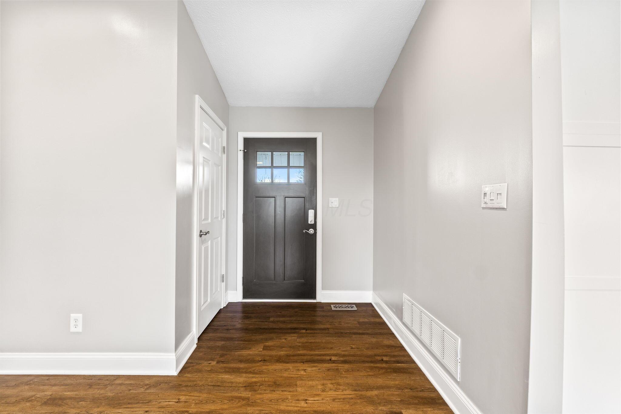 14103 Lockbourne Eastern Road Ashville, OH 43103 - Photo 4 of 73 14103 Lockbourne Eastern Rd (Interior)-1