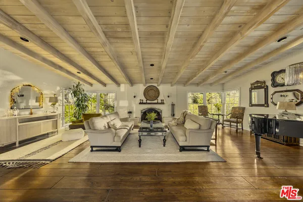 $17,000 | 13166 Valley Vista Boulevard, Studio City, CA 91604