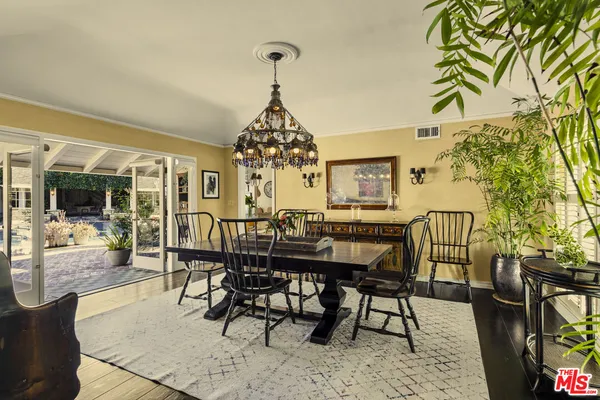 $17,000 | 13166 Valley Vista Boulevard, Studio City, CA 91604