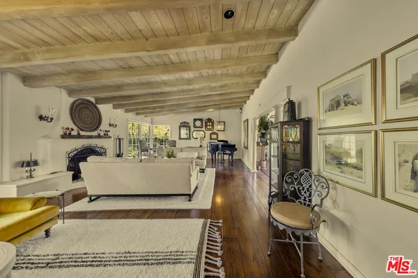 $17,000 | 13166 Valley Vista Boulevard, Studio City, CA 91604