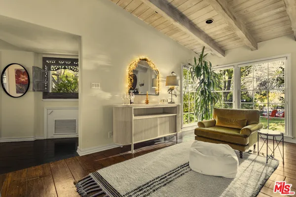 $17,000 | 13166 Valley Vista Boulevard, Studio City, CA 91604