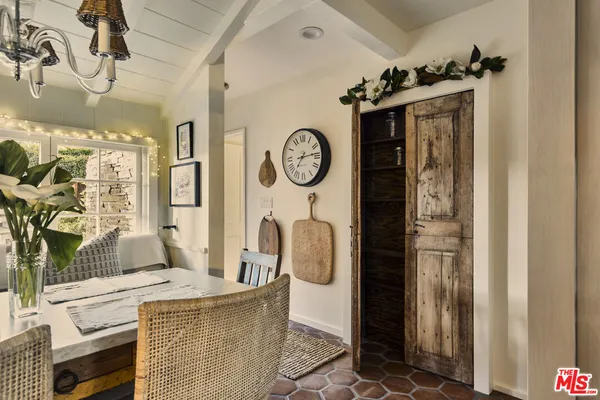 $17,000 | 13166 Valley Vista Boulevard, Studio City, CA 91604