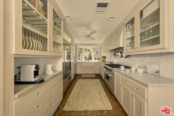 $17,000 | 13166 Valley Vista Boulevard, Studio City, CA 91604