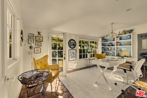 $17,000 | 13166 Valley Vista Boulevard, Studio City, CA 91604