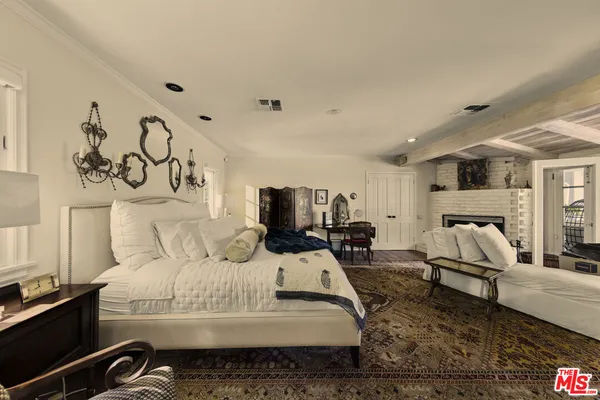 $17,000 | 13166 Valley Vista Boulevard, Studio City, CA 91604