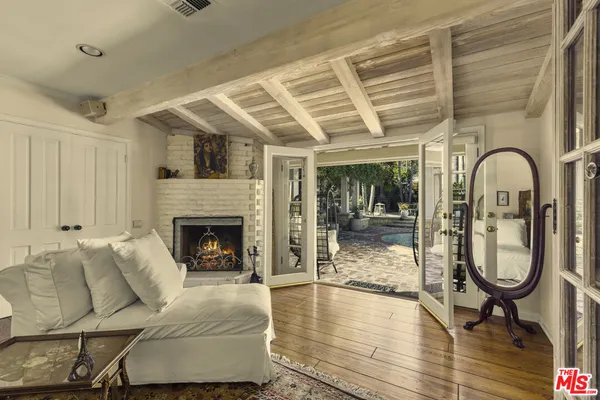 $17,000 | 13166 Valley Vista Boulevard, Studio City, CA 91604