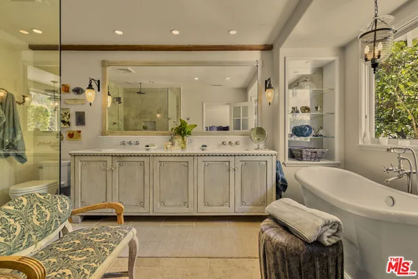 $17,000 | 13166 Valley Vista Boulevard, Studio City, CA 91604