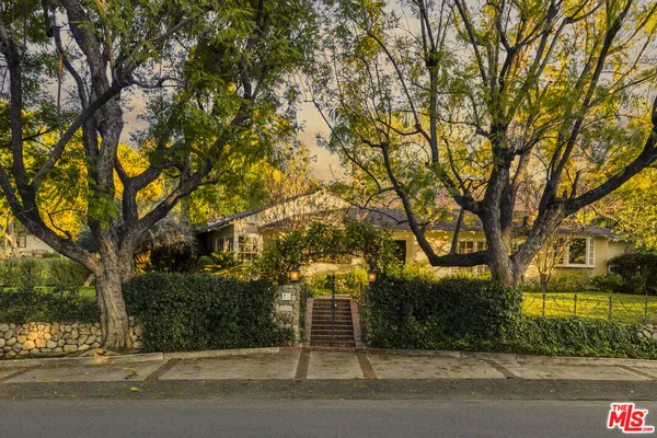 $17,000 | 13166 Valley Vista Boulevard, Studio City, CA 91604