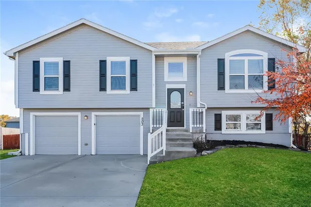 $2,370 | 503 Lake Meadows Drive, Smithville, MO 64089