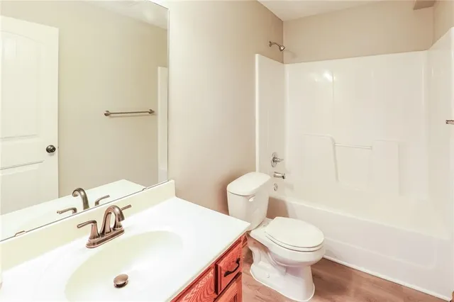 $2,370 | 503 Lake Meadows Drive, Smithville, MO 64089