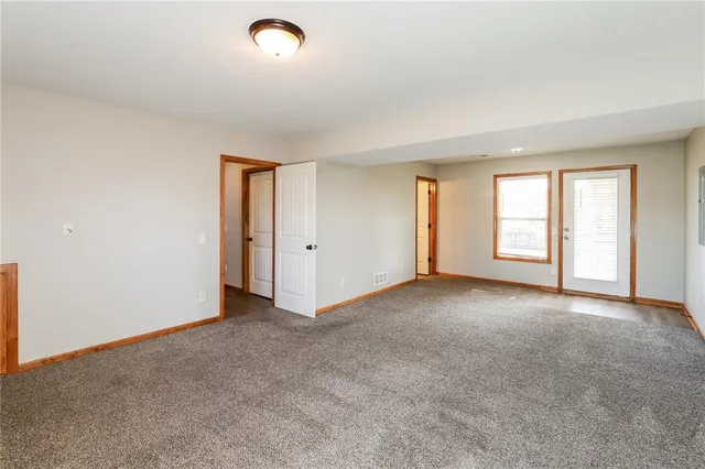 $2,370 | 503 Lake Meadows Drive, Smithville, MO 64089