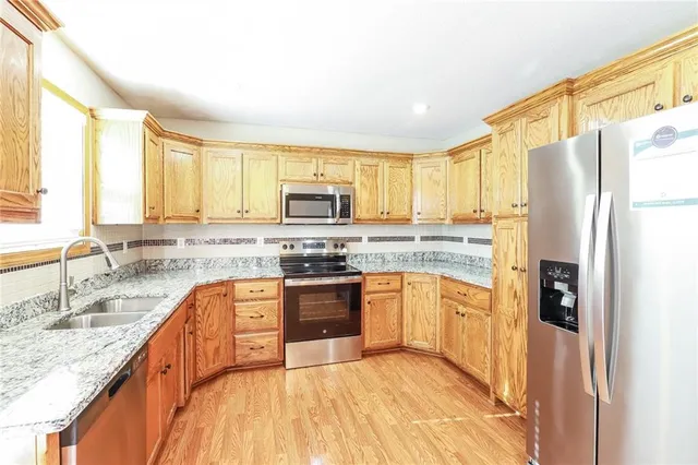 $2,370 | 503 Lake Meadows Drive, Smithville, MO 64089