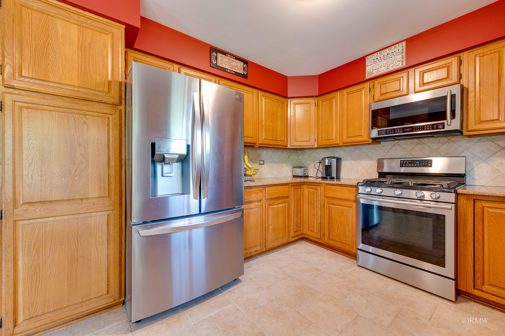 1550 Squire Lane Addison, IL 60101 - Photo 13 of 39 a kitchen with stainless steel appliances granite countertop a refrigerator stove and microwave