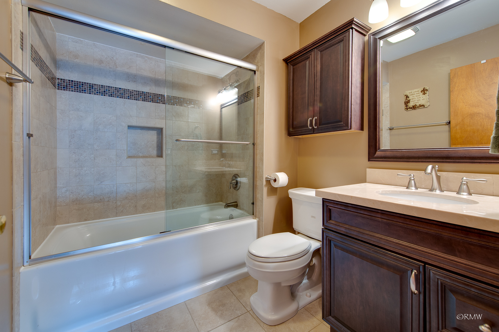 1550 Squire Lane Addison, IL 60101 - Photo 20 of 39 a bathroom with a sink a toilet and shower