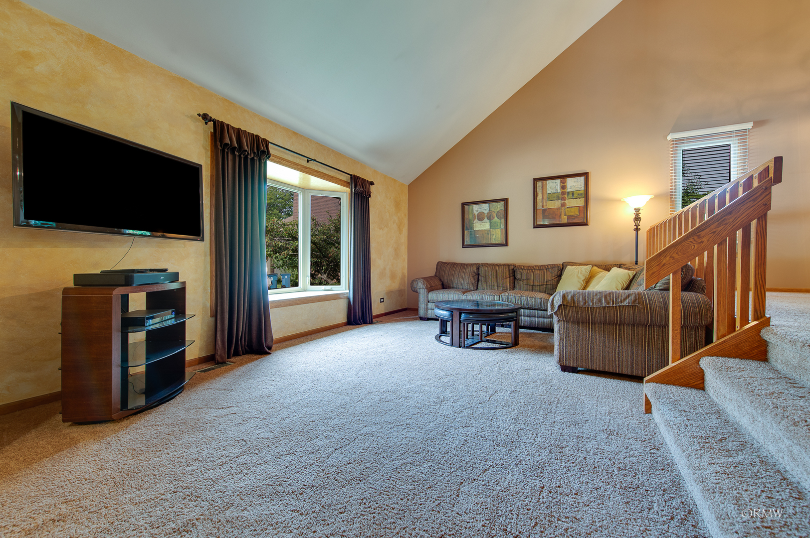 1550 Squire Lane Addison, IL 60101 - Photo 9 of 39 a living room with furniture and a flat screen tv