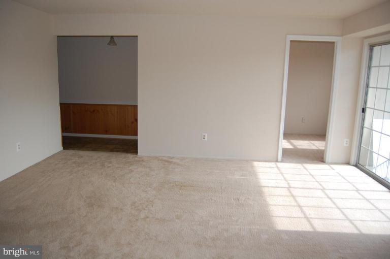 126 Fort Evans Road Southeast, Unit D Leesburg, VA 20175 - Photo 8 of 10 Living Room #2