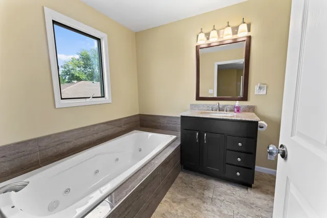 $2,995 | 25678 West Long Beach Drive, Ingleside, IL 60041