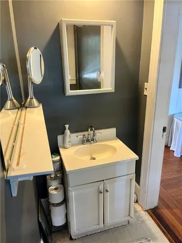 $2,200 | 21 Dean Avenue, Unit 2, Newport, RI 02840