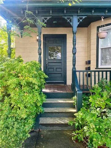 $2,200 | 21 Dean Avenue, Unit 2, Newport, RI 02840