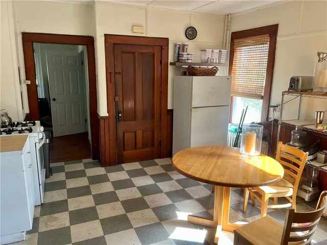 $2,200 | 21 Dean Avenue, Unit 2, Newport, RI 02840