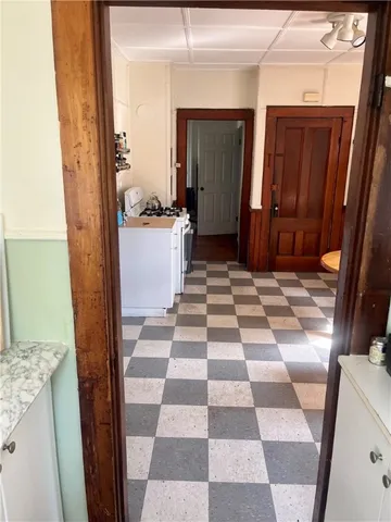 $2,200 | 21 Dean Avenue, Unit 2, Newport, RI 02840