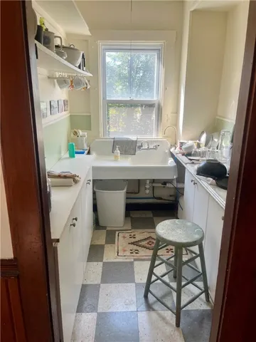 $2,200 | 21 Dean Avenue, Unit 2, Newport, RI 02840